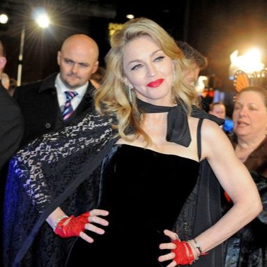 Hé lộ tiêu chuẩn ‘chẳng giống ai’ của Madonna khi chọn trợ lý