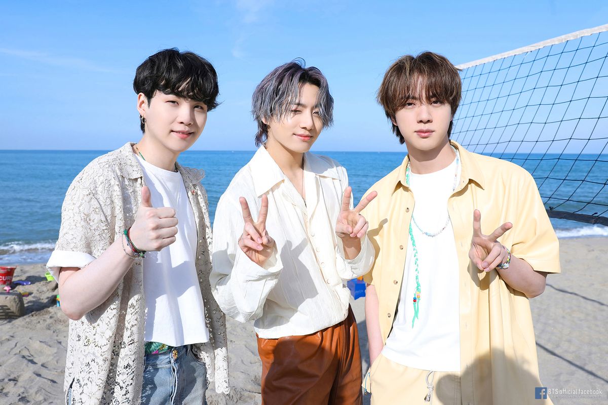 Fan sốc nặng vì lịch biểu diễn cuối năm dày đặc của BTS