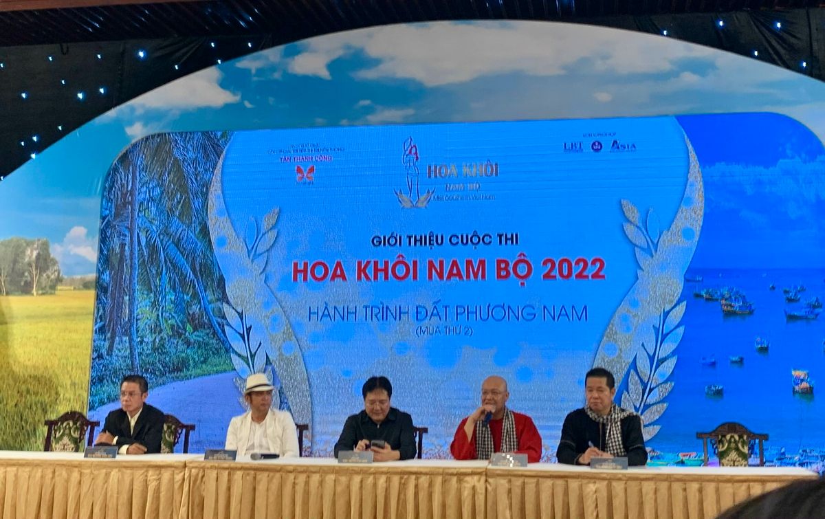 Bất ngờ Hoa khôi Nam Bộ 2022 trao vương miện làm từ… lá cây, vải