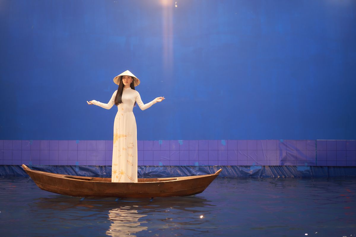 Rồng bay uốn lượn trong MV dân ca tiền tỉ của Tố My