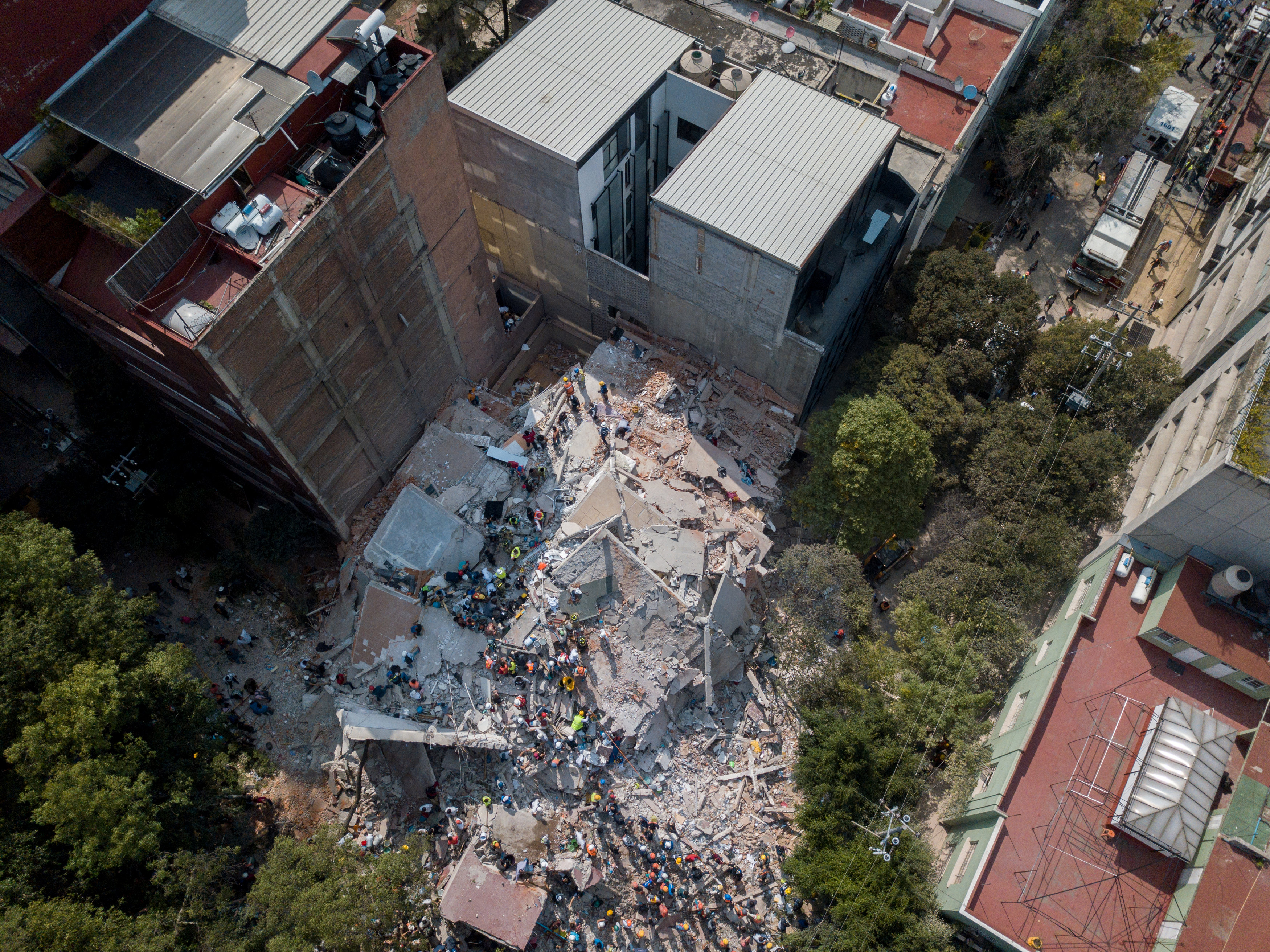 Первое землетрясение. Здания после землетрясения. Разрушение от землетрясения. Землетрясение обрушение зданий.