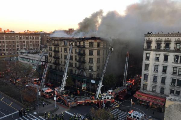 Cháy lớn tại tòa nhà chung cư ở New York - Ảnh 2.