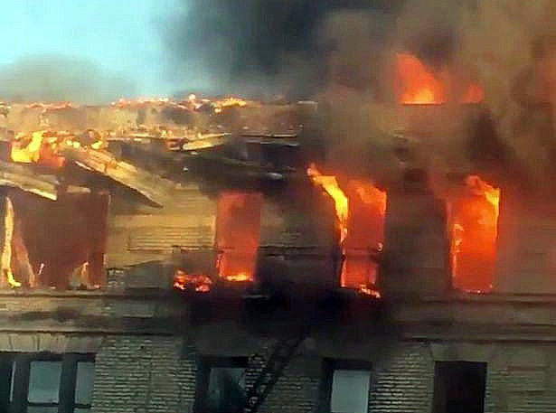 Cháy lớn tại tòa nhà chung cư ở New York - Ảnh 1.