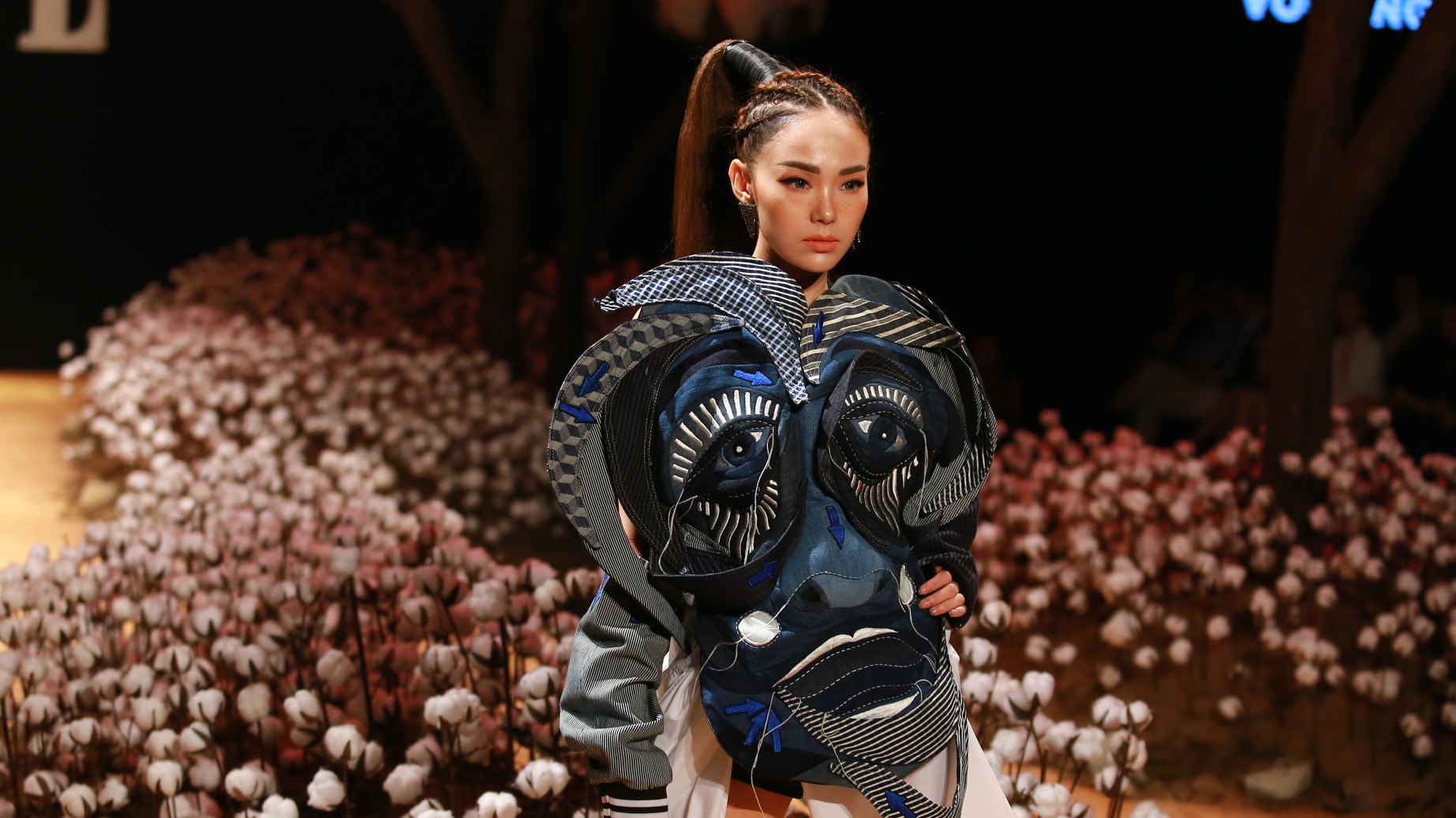 Lan Khuê, Minh Hằng khiến khán giả nhún nhảy với ELLE show