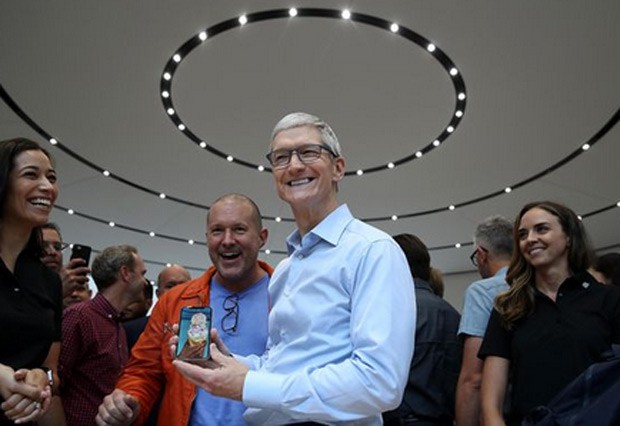 Lãnh đạo Apple nhận lương khủng còn bị buộc xài… chuyên cơ riêng - Ảnh 1.