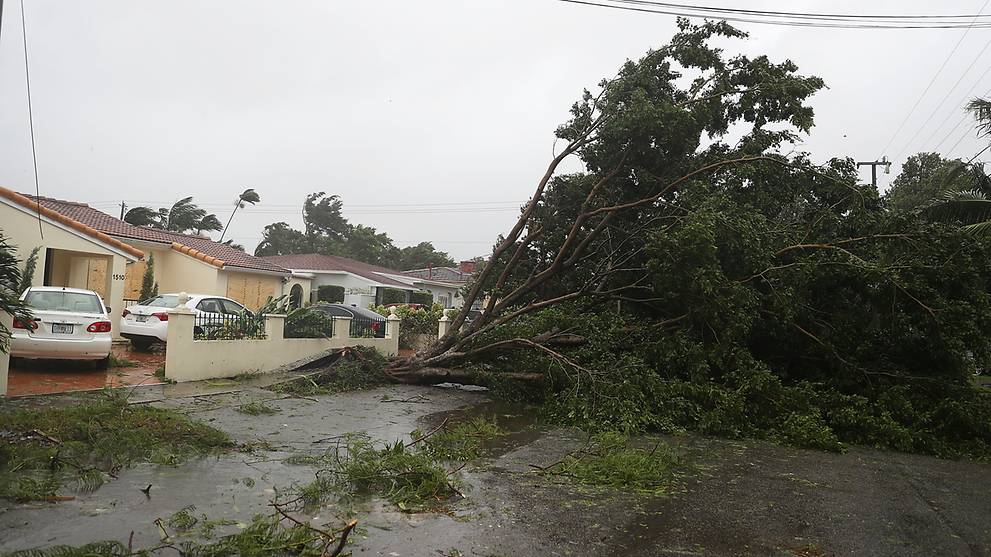 Bão Irma trút cơn thịnh nộ xuống Florida - Ảnh 1.