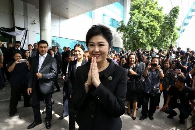 Thái Lan hủy bỏ mọi hộ chiếu của bà Yingluck - Ảnh 1.