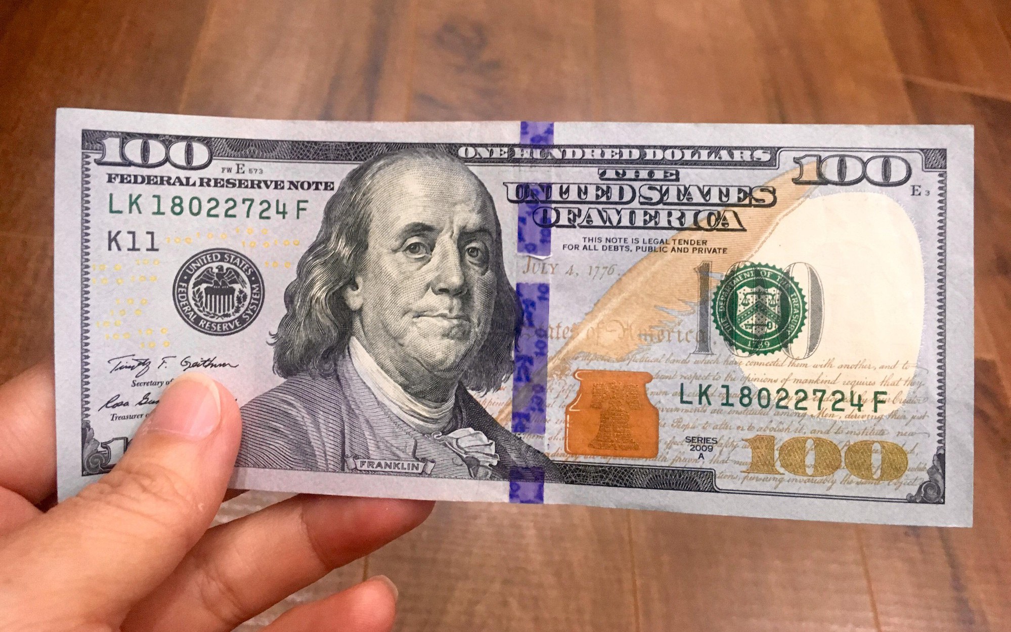 Hàng triệu USD tiền mặt hối lộ của Việt Á được gom từ đâu?- Ảnh 3. Đổi 100 USD tại tiệm vàng, bị phạt 90 triệu đồng
