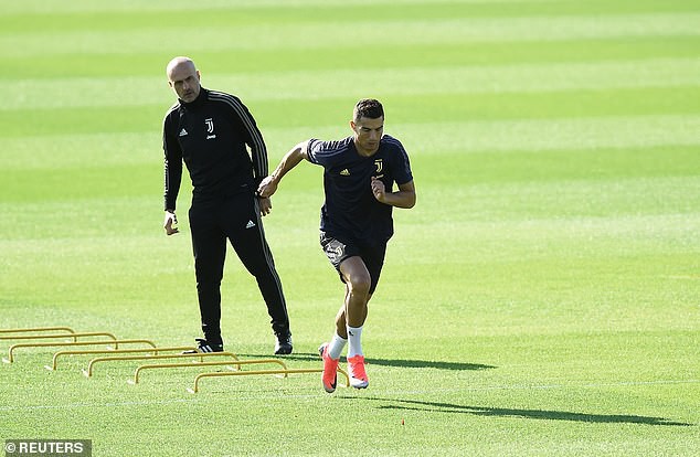 Ronaldo: Tôi luôn là tấm gương cho mọi người - Ảnh 2. Ronaldo: Tôi luôn là tấm gương cho mọi người - Ảnh 2.
