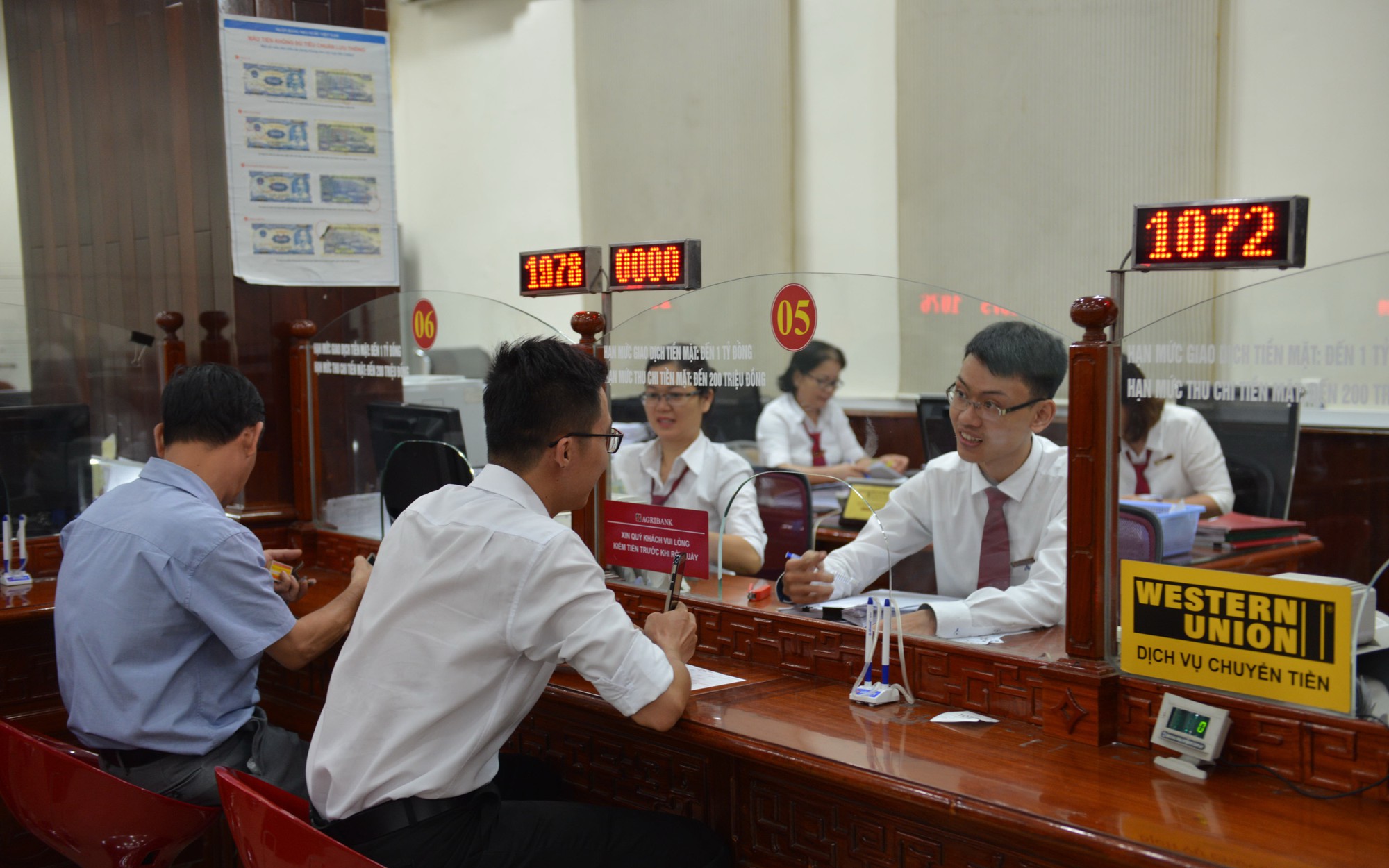 Ngân hàng rao bán hàng loạt "đất vàng" tại TP.HCM để xử lý nợ xấu