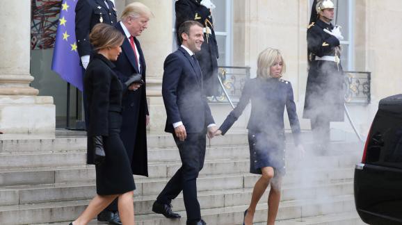 Xe ông Trump thổi um khói ở Dinh tổng thống Pháp - Ảnh 1. Xe ông Trump thổi um khói ở Dinh tổng thống Pháp - Ảnh 1.