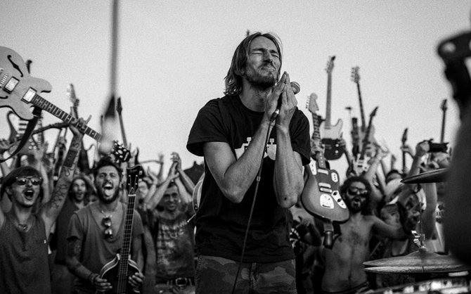 Các ban nhạc rock gen Z siêu hòa nhập- Ảnh 7. Rockin'1000 - ban nhạc rock lớn nhất thế giới