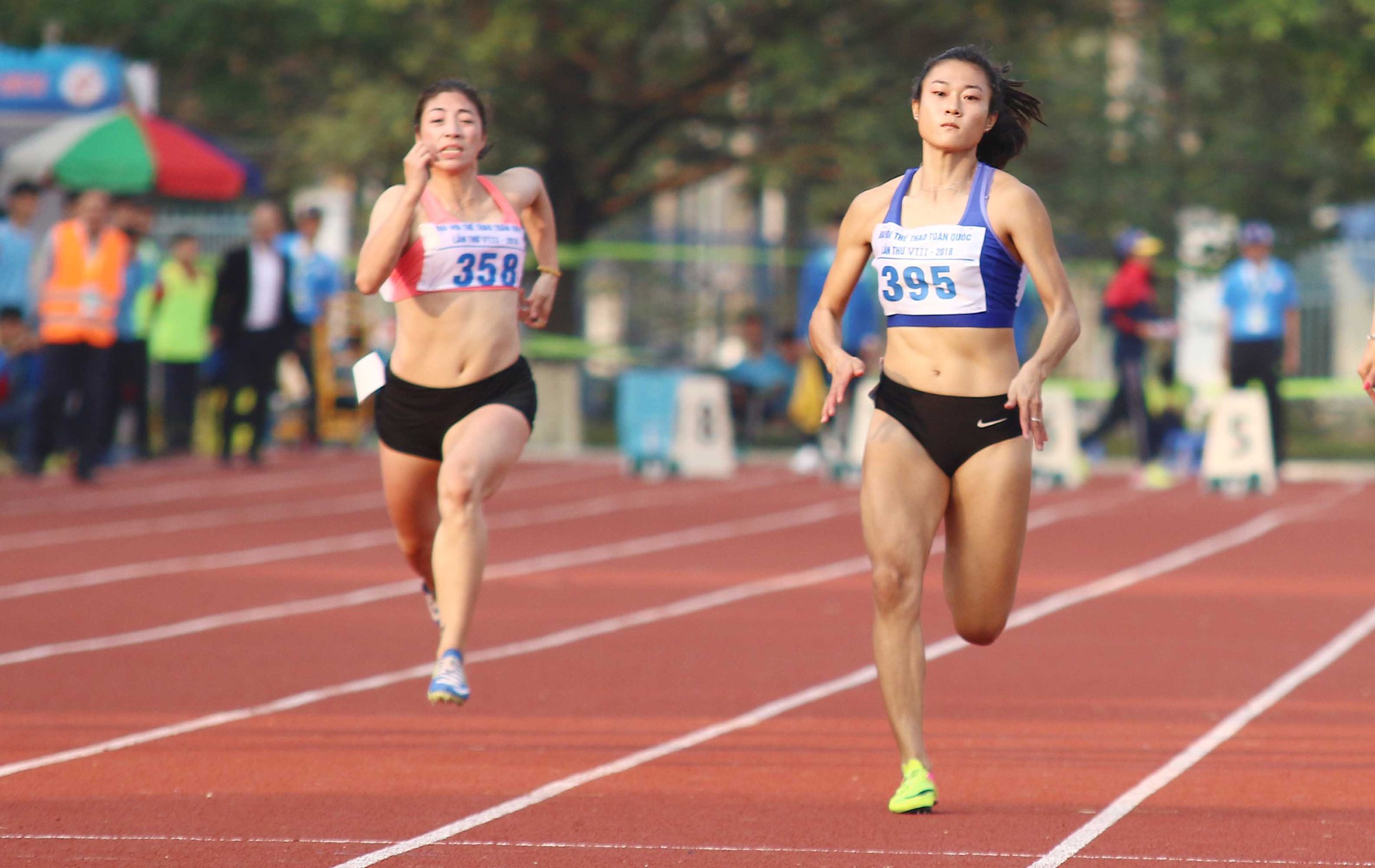 Lê Tú Chinh phá kỷ lục cự ly 100m tại Đại hội TDTT toàn quốc 2018 - Ảnh 1.