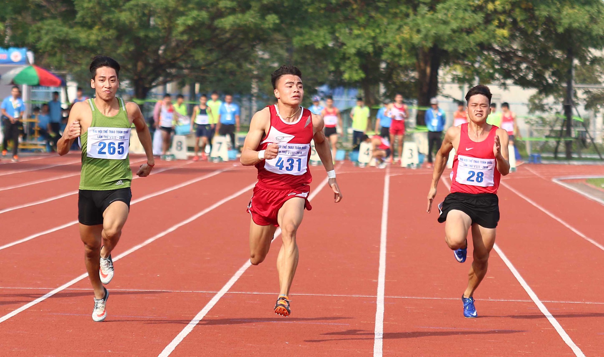 Lê Tú Chinh phá kỷ lục cự ly 100m tại Đại hội TDTT toàn quốc 2018 - Ảnh 2.