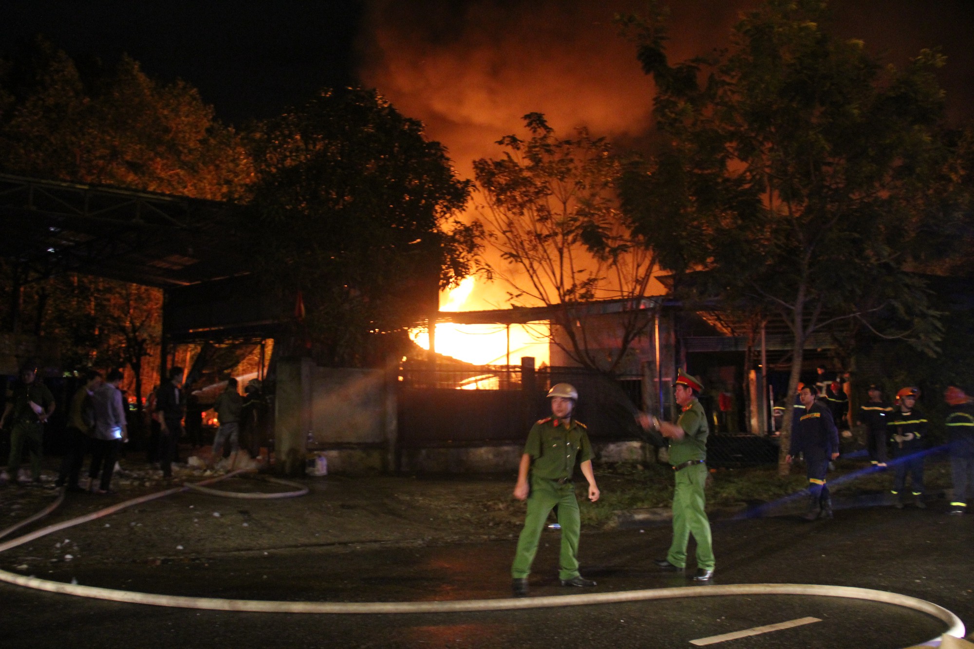 Cháy lớn tại Khu công nghiệp Hòa Cầm, Đà Nẵng - Ảnh 9.