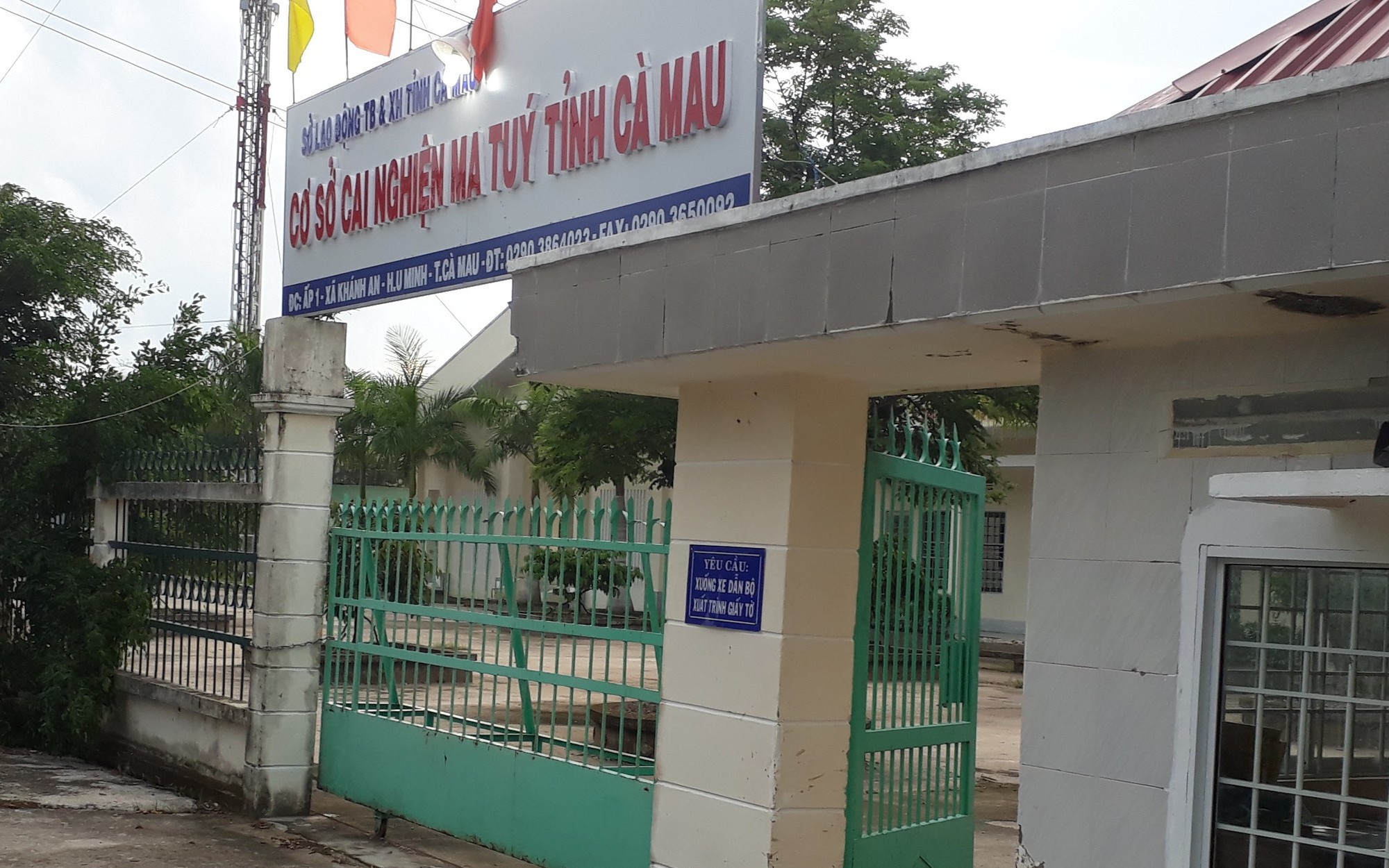 Gần 200 người khống chế bảo vệ, trốn thoát cơ sở cai nghiện ma túy- Ảnh 2. Hàng chục học viên cai nghiện tỉnh Cà Mau trốn trại
