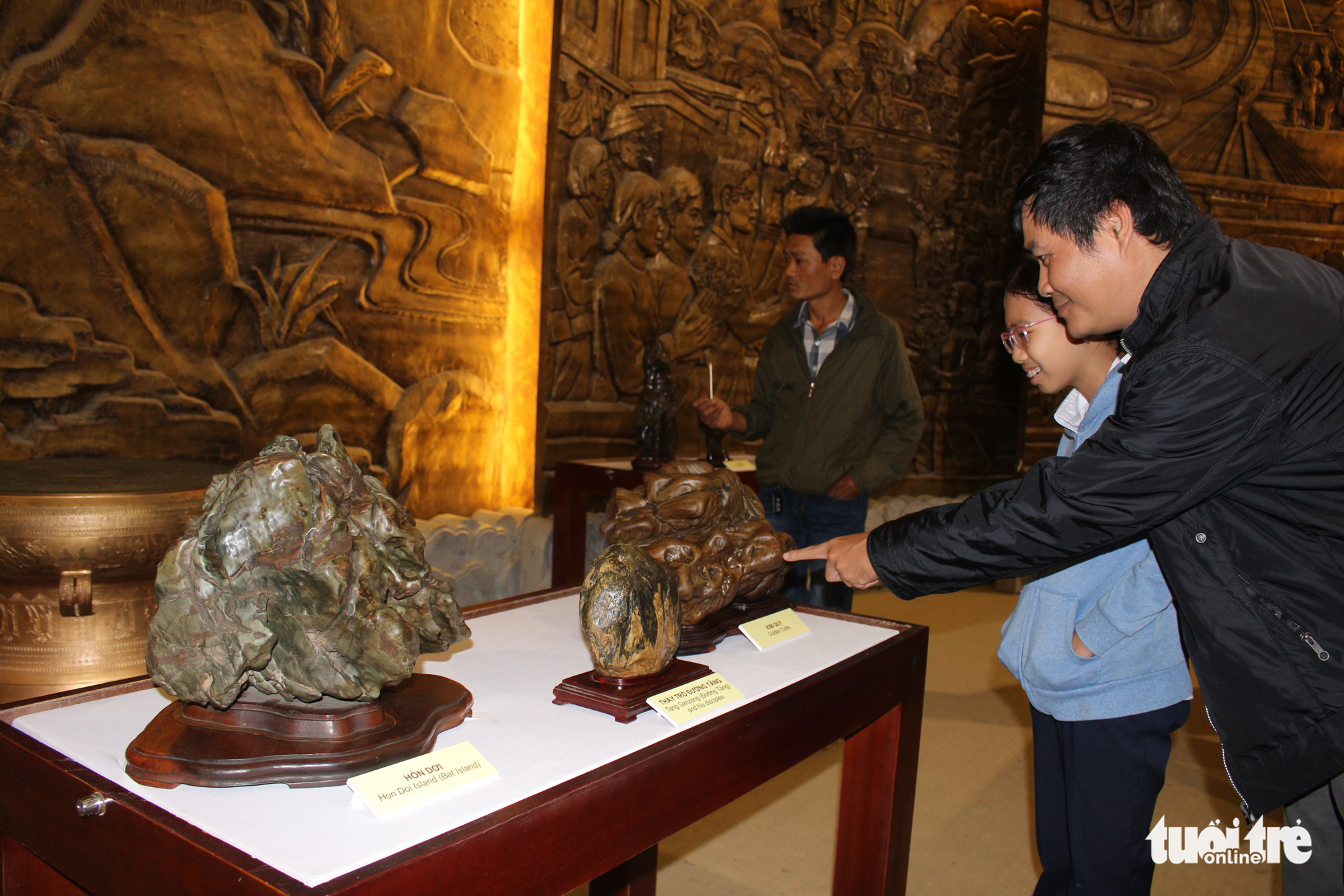 Nhà sưu tập Phan Khôi triển lãm đá cảnh Suiseki tại Đà Nẵng - Ảnh 1.