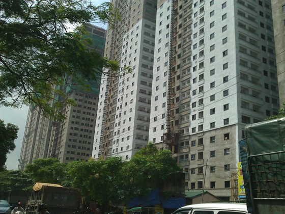 Nhà giá rẻ: Nơi cắt lỗ trăm triệu không người mua, chỗ chênh giá vẫn đắt hàng - Ảnh 1. Nhà giá rẻ: Nơi cắt lỗ trăm triệu không người mua, chỗ chênh giá vẫn đắt hàng - Ảnh 1.