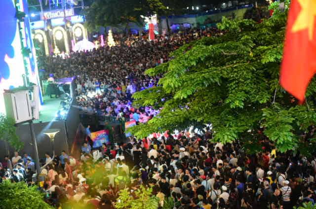 23h15, Tuổi Trẻ truyền hình trực tiếp lễ hội chào năm mới 2019 tại TP.HCM, Đà Nẵng, Hà Nội - Ảnh 13. 23h15, Tuổi Trẻ truyền hình trực tiếp lễ hội chào năm mới 2019 tại TP.HCM, Đà Nẵng, Hà Nội - Ảnh 13.
