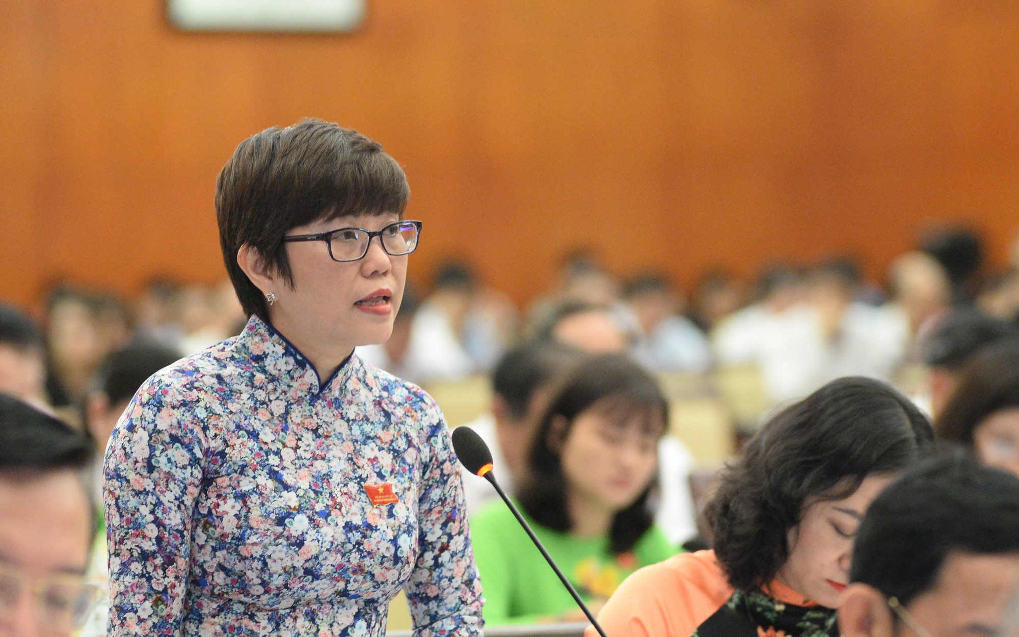 Biến rác thành tài nguyên nhờ phân loại tại nguồn- Ảnh 3. TP.HCM: chất vấn phân loại rác tại nguồn và trợ giá xe buýt