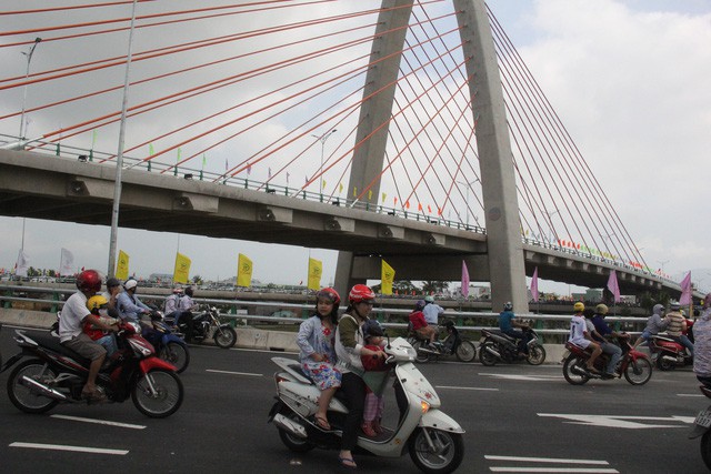 Lại tai nạn chết người trên cầu vượt ngã 3 Huế ở Đà Nẵng - Ảnh 2. Lại tai nạn chết người trên cầu vượt ngã 3 Huế ở Đà Nẵng - Ảnh 2.