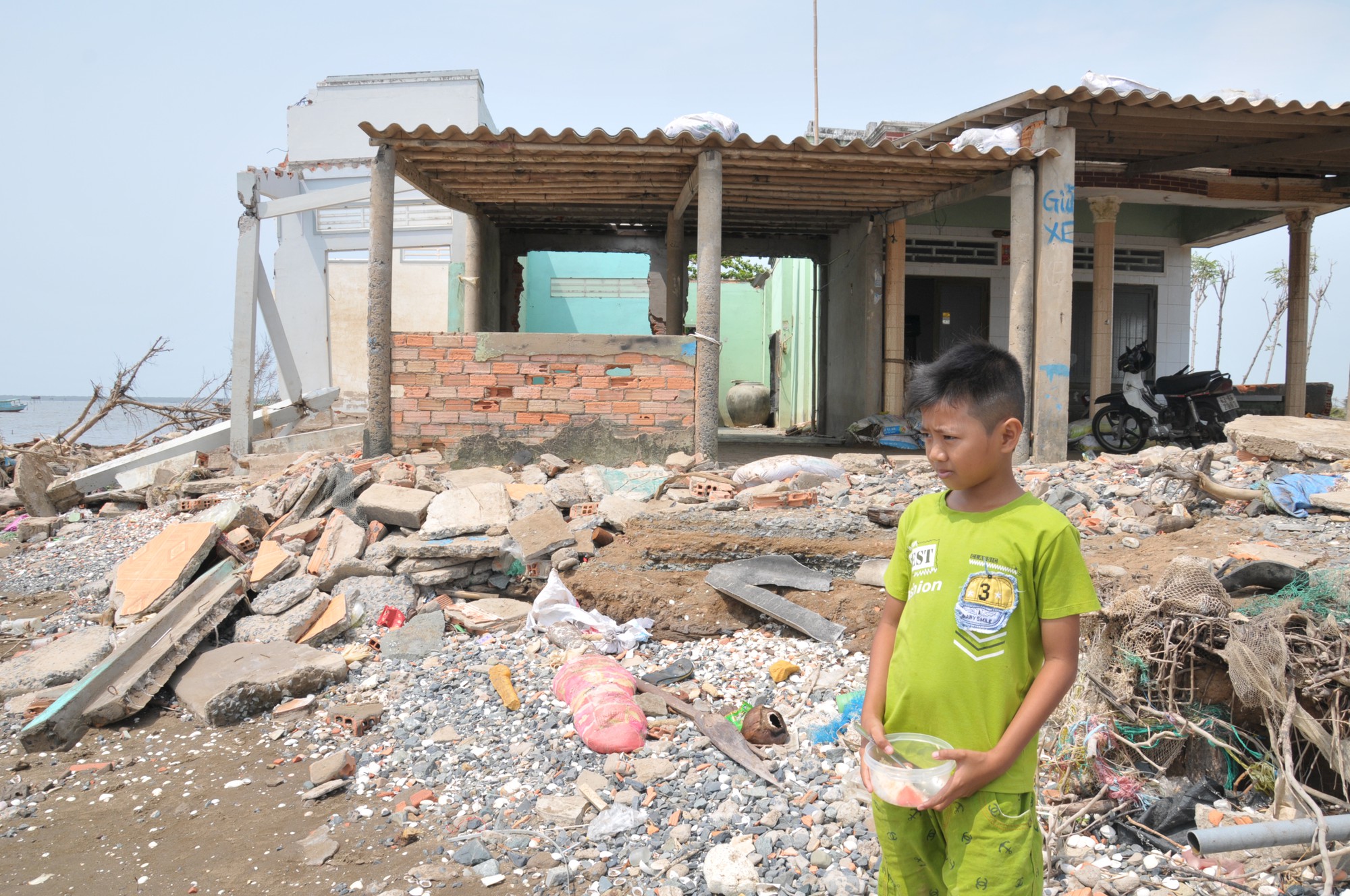 Bờ biển ở Thanh Hóa bị xâm thực, sạt lở nghiêm trọng&nbsp; - Ảnh 5.