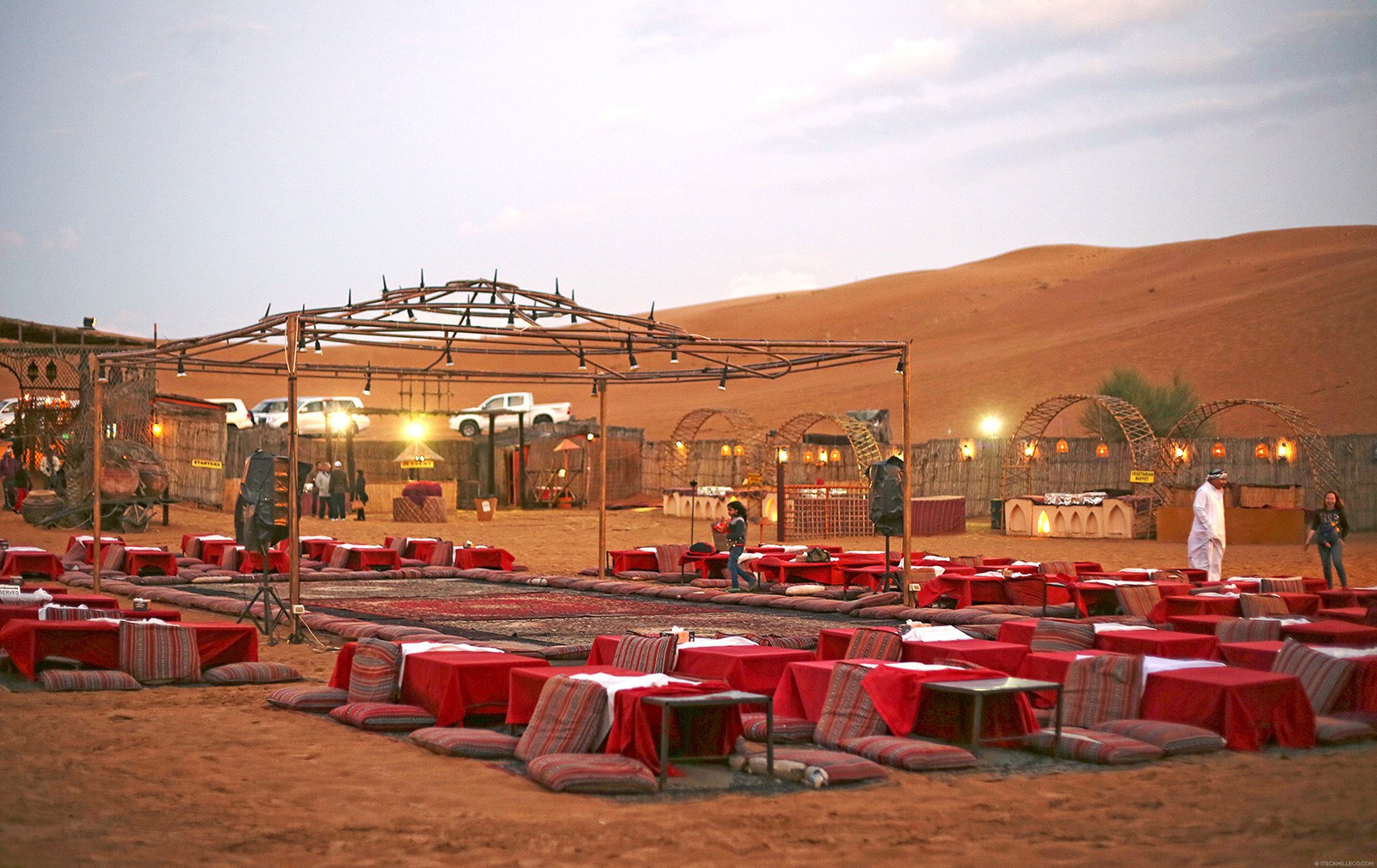 Dubai camp. Дубай бедуинский лагерь. Сафари + ужин Dubai. Sonata Camp Дубай. Пустыня лагерь Дубаи.