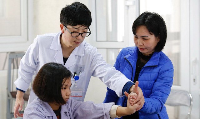 Chàng trai Nhật Bản ở bệnh viện Việt Nam - Ảnh 1.