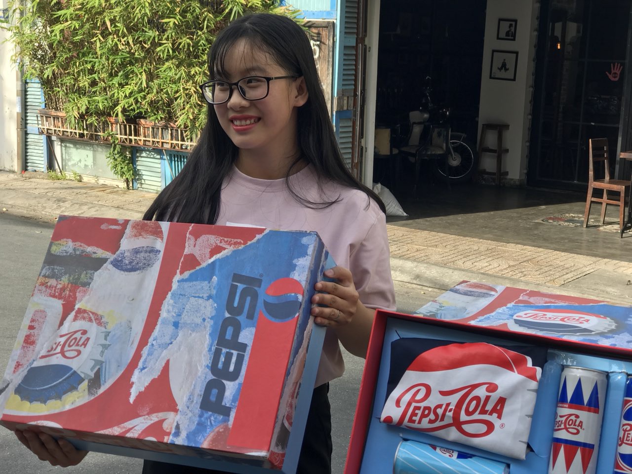 Giới trẻ Cần Thơ sôi sục vì quà chất Pepsi - Ảnh 7.