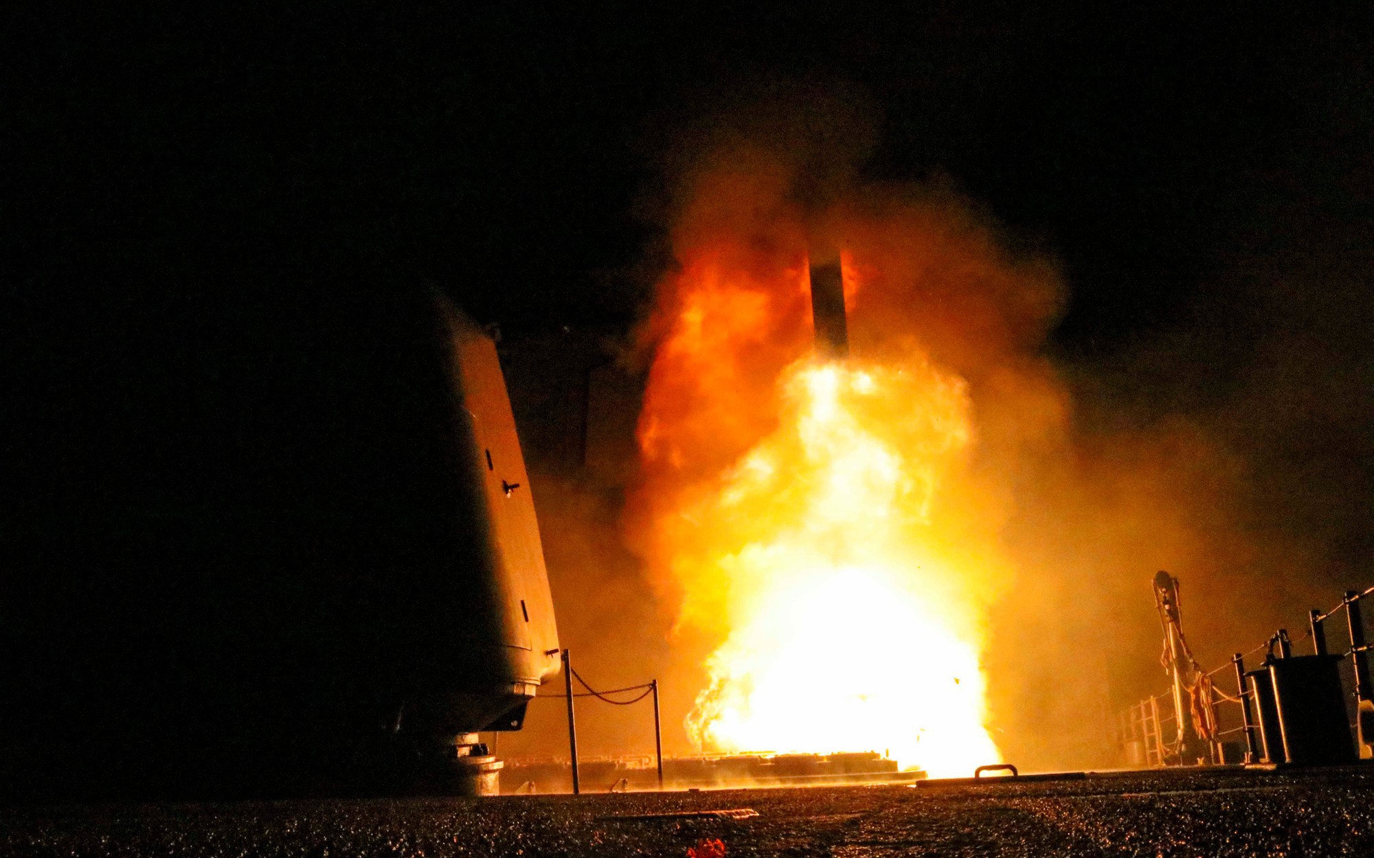 Ukraine kêu gọi Mỹ cho phép dùng tên lửa Tomahawk tấn công vào lãnh thổ Nga? - Ảnh 2.