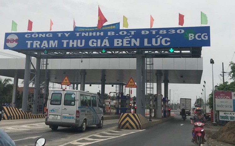Ngày đầu thu phí, BOT đường tỉnh 830 bị tài xế 