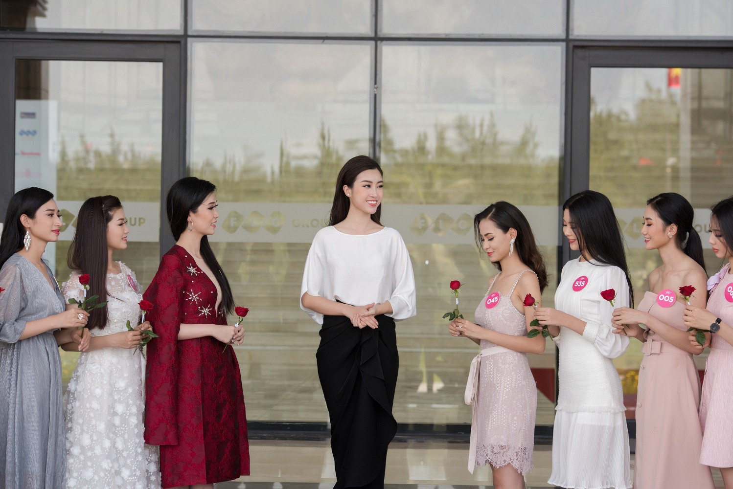Hoa hậu Việt Nam 2018 bắt tay thực hiện dự án nhân ái - Ảnh 1.