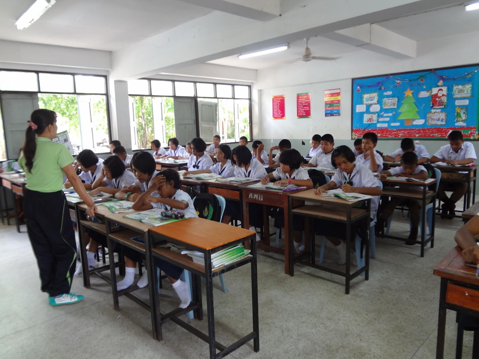 Школа тайцы. Школа дипломат Паттайя. Таиланд школьники. Школы в Тайланде. Средняя школа в Таиланде.