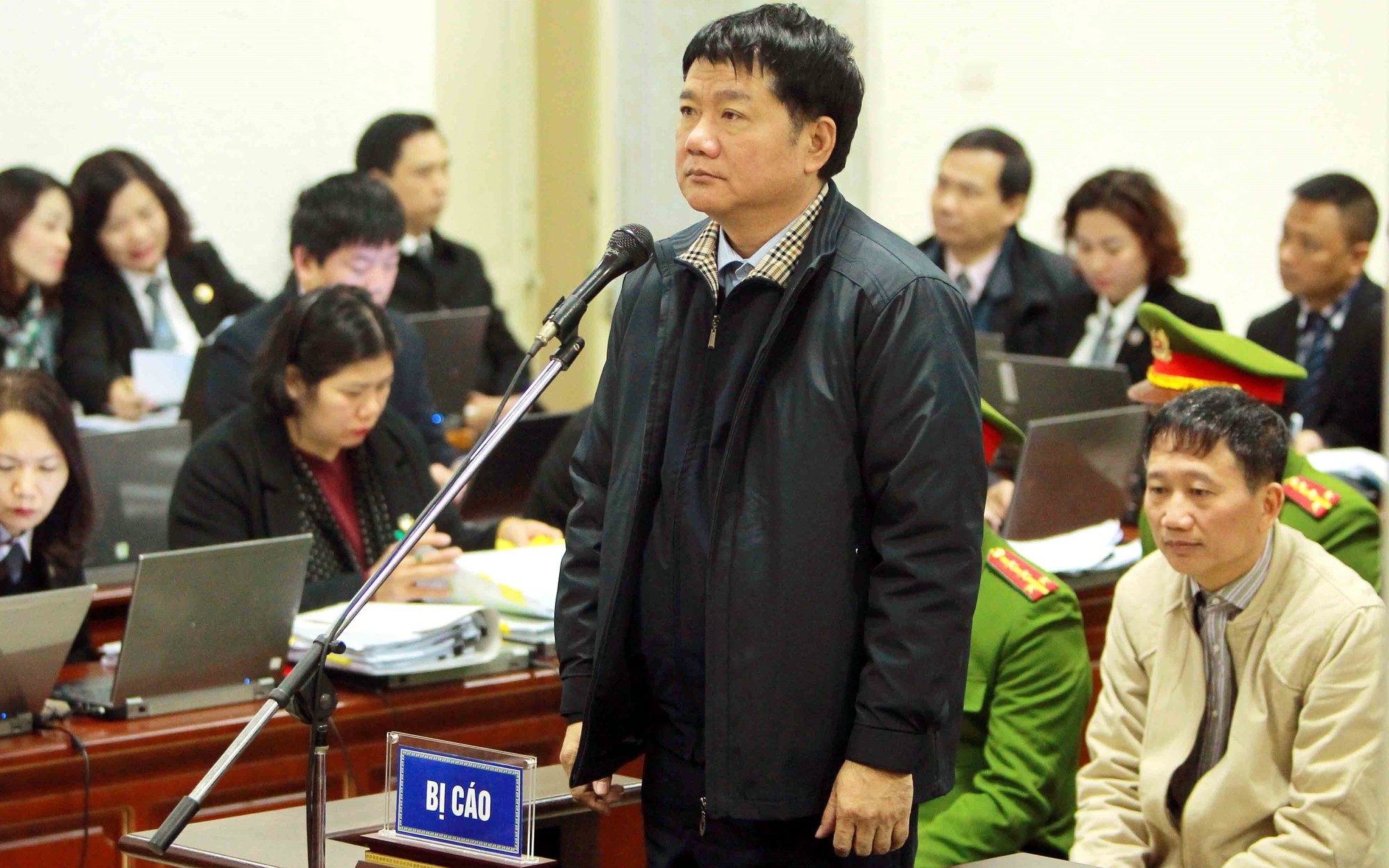 Đề nghị ông Đinh La Thăng 14-15 năm tù, ông Trịnh Xuân Thanh tù chung thân - Ảnh 1.