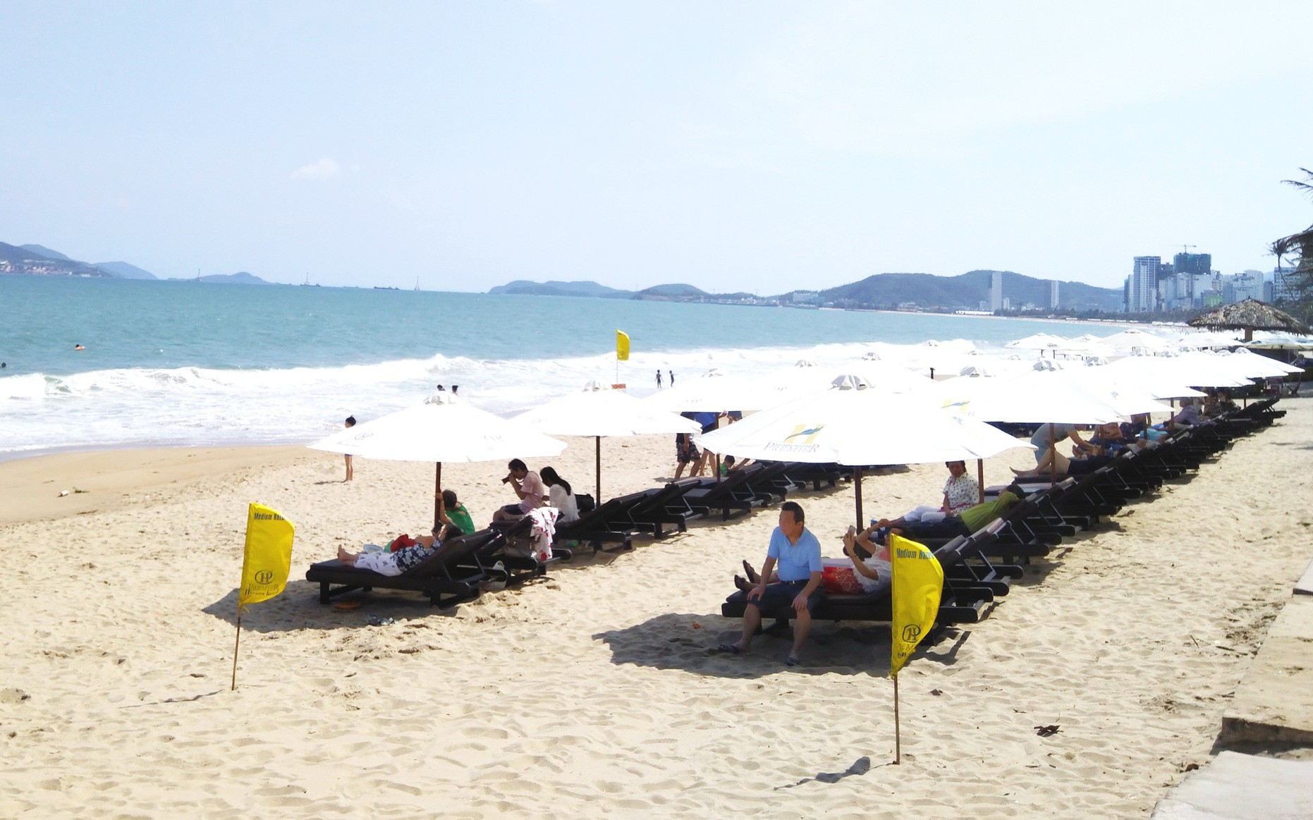 Nha Trang tìm cách trả lại bãi biển cho cư dân và du khách