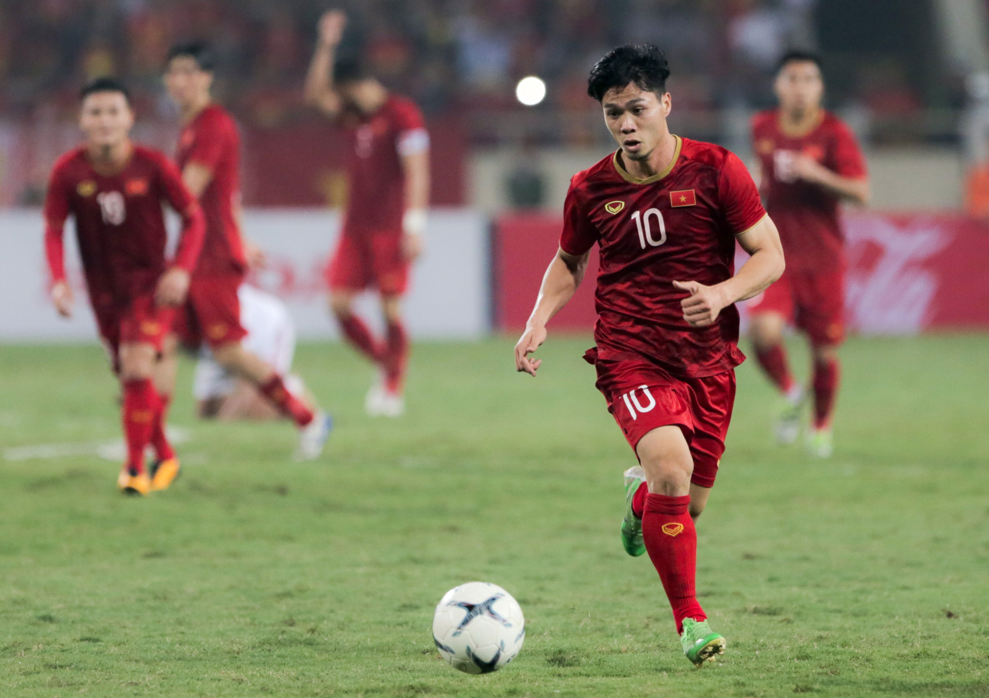 Đội hình ra sân tuyển Việt Nam gặp Thái Lan: Văn Toàn, Công Phượng đá chính - Ảnh 2.