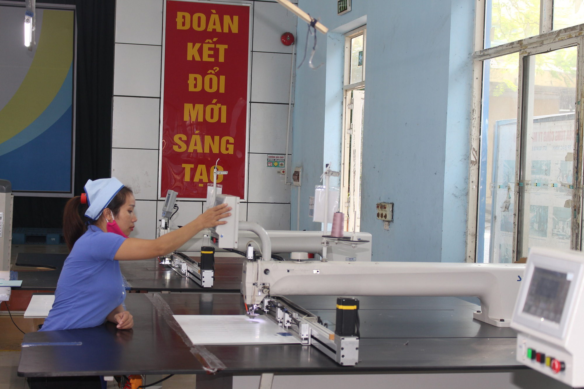 Lương tối thiểu vùng tăng thêm cao nhất 240.000 đồng từ 1-1-2020 - Ảnh 1. Lương tối thiểu vùng tăng thêm cao nhất 240.000 đồng từ 1-1-2020 - Ảnh 1.