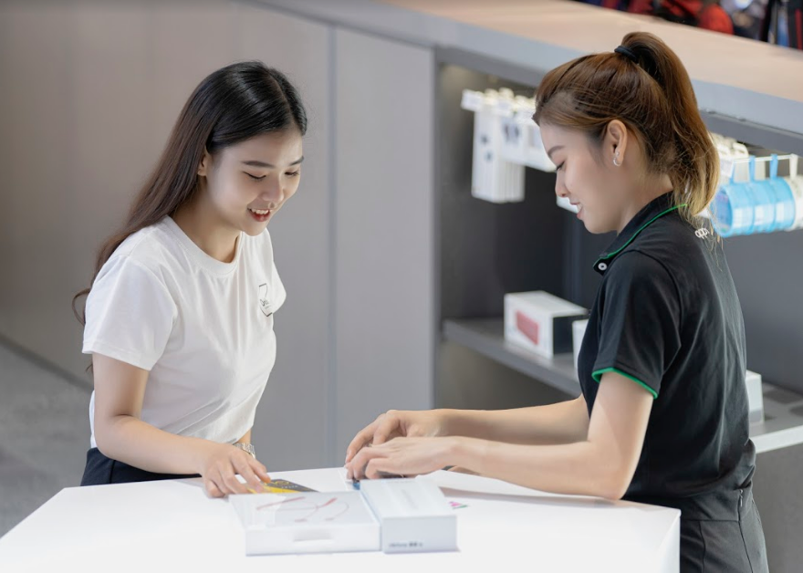 Thấy gì sau kế hoạch mở rộng hệ thống OPPO Shop - Ảnh 7. Thấy gì sau kế hoạch mở rộng hệ thống OPPO Shop - Ảnh 7.
