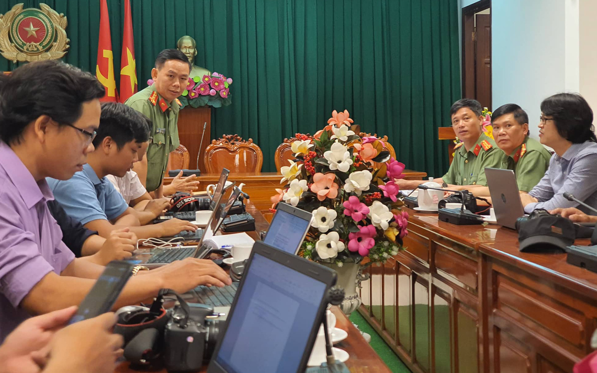 Đường dẫn vào công ty bỗng dưng bị hạ tải, doanh nghiệp gặp khó - Ảnh 2.