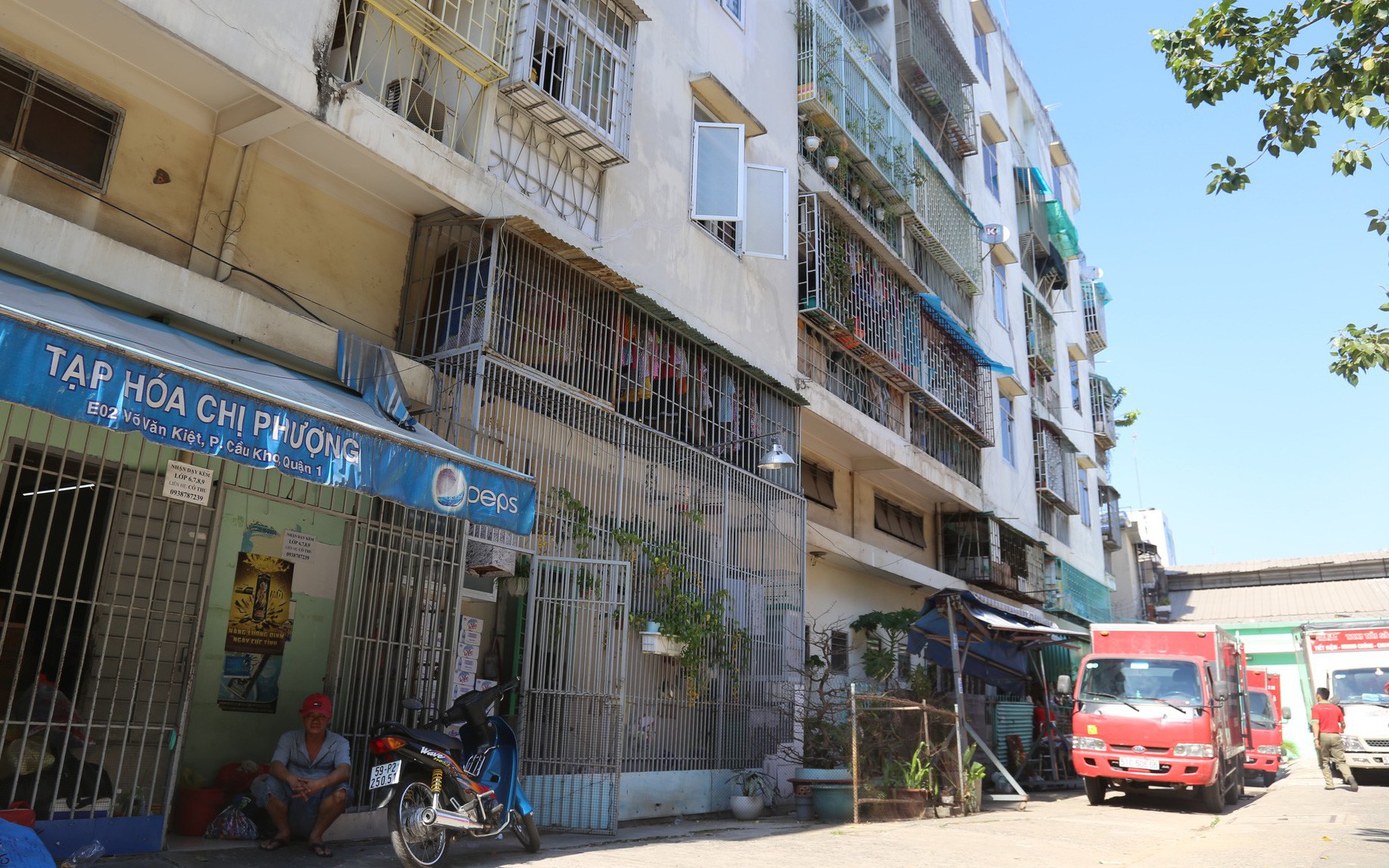 Quận 1 tổ chức hội nghị chọn chủ đầu tư xây dựng mới lô E chung cư 518 Võ Văn Kiệt- Ảnh 3. Sớm tháo dỡ, xây mới lô E chung cư 518 Võ Văn Kiệt