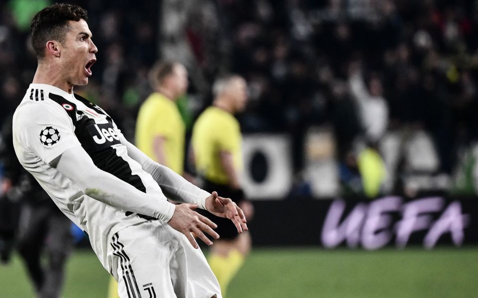 Bellingham có thể bị cấm đá tứ kết Euro 2024 vì pha ăn mừng trước Slovakia- Ảnh 4. Ronaldo có thể bị cấm đá tứ kết Champions League vì ăn mừng quá trớn