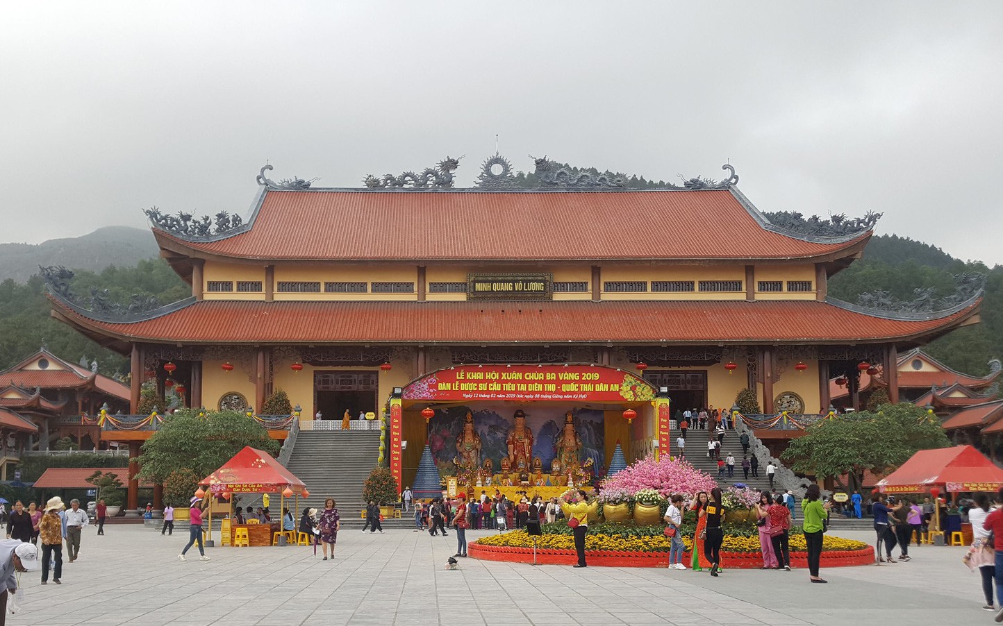 Thủ tướng yêu cầu lễ hội văn minh, không cúng oan gia trái chủ- Ảnh 2. Yêu cầu chùa Ba Vàng dừng ngay pháp thỉnh 'oan gia trái chủ'