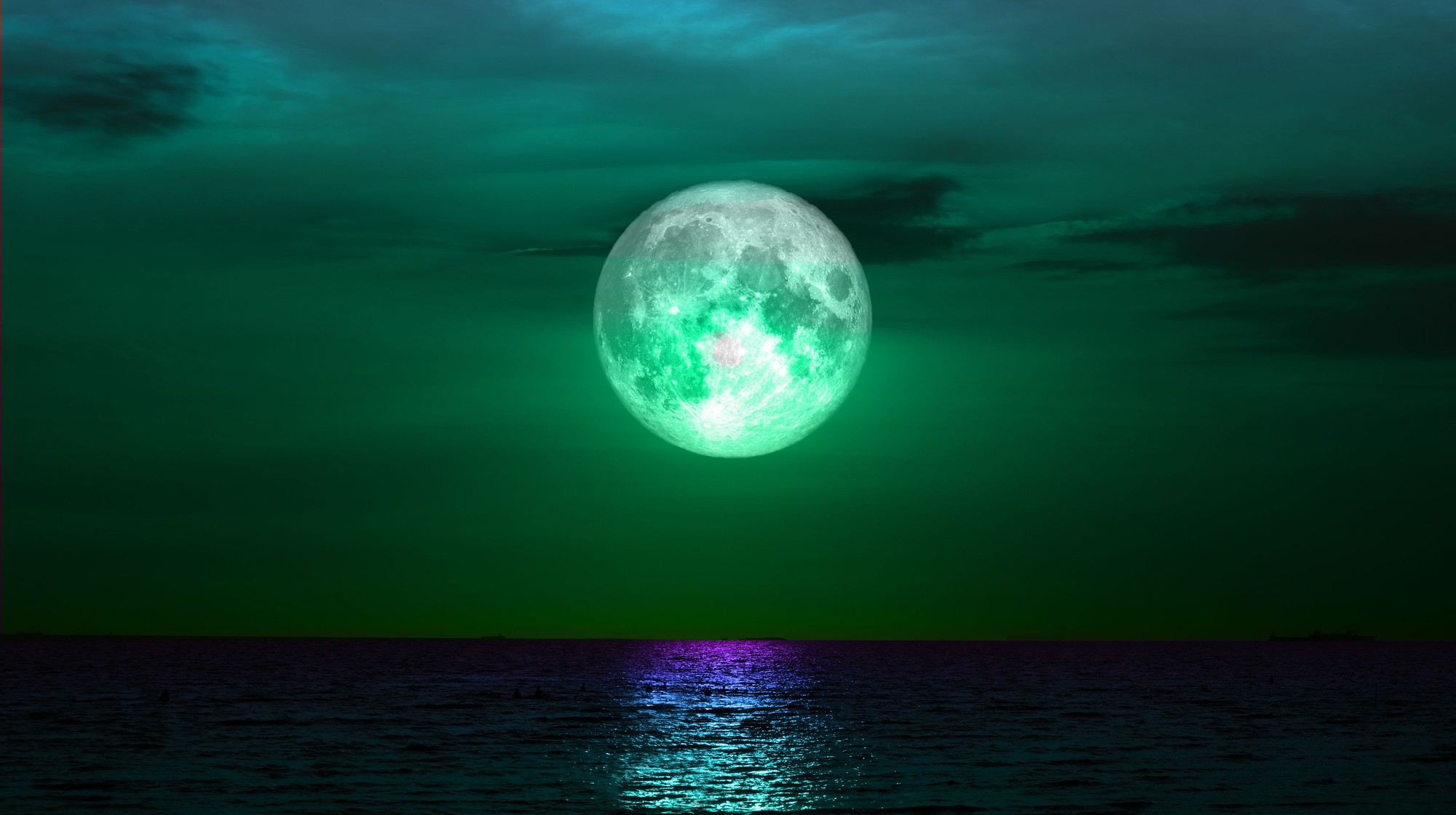 Есть зеленая луна. Зеленая Луна. Зеленая ночь. Голубая Луна. Полнолуние.