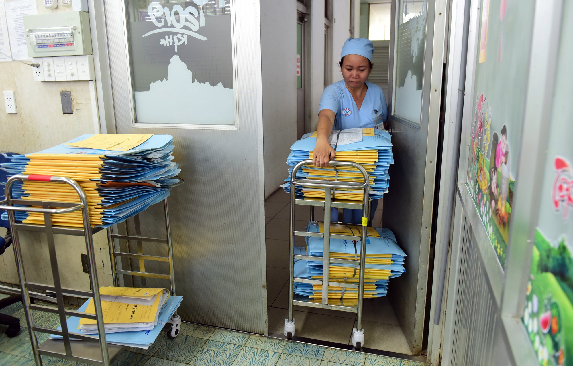 Trước bệnh án điện tử, xem hành trình của một bệnh án... giấy - Ảnh 11. Trước bệnh án điện tử, xem hành trình của một bệnh án... giấy - Ảnh 11.