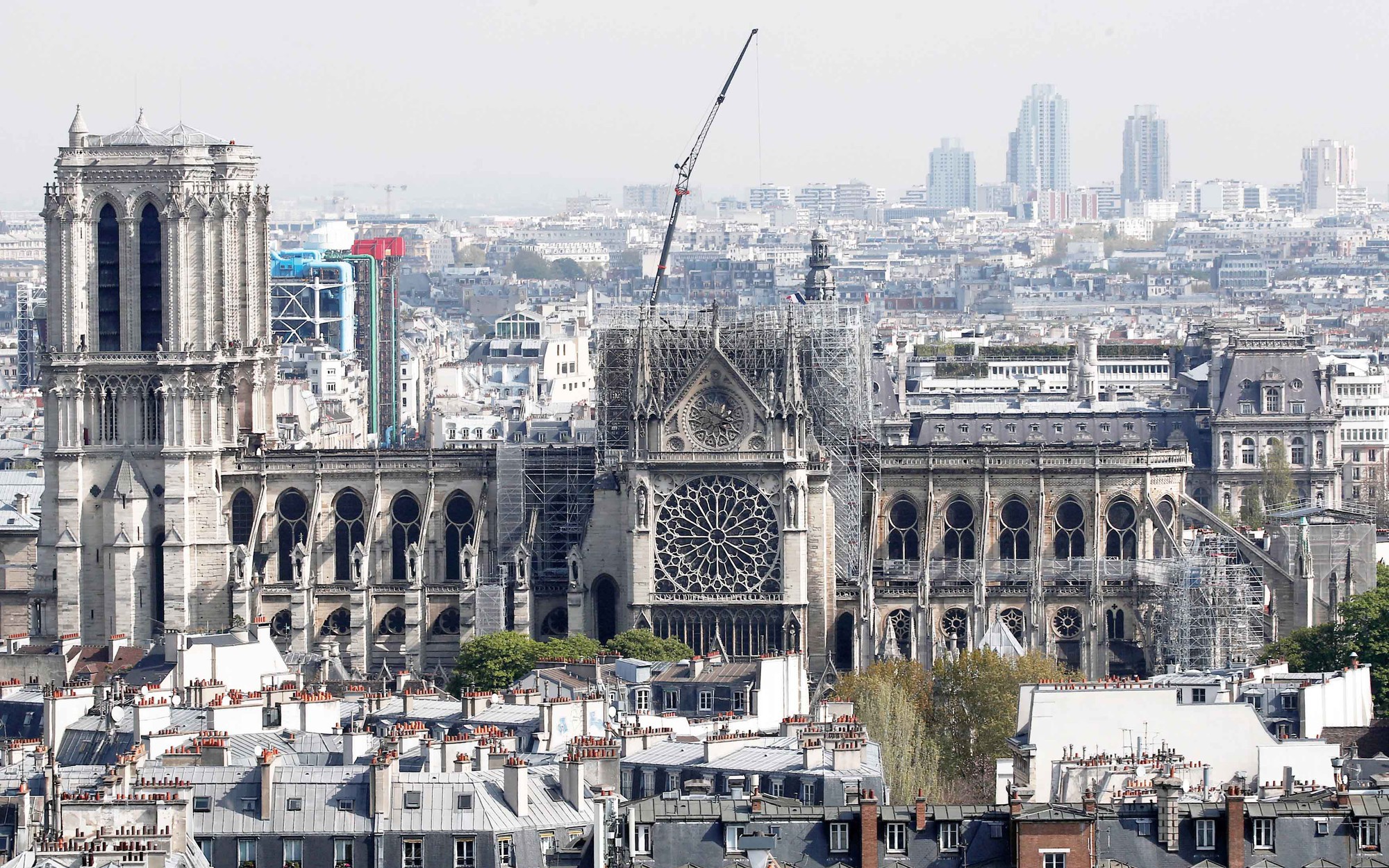 Nhà thờ Đức Bà Paris mở cửa trở lại trong cảm xúc, gió và mưa - Ảnh 5.