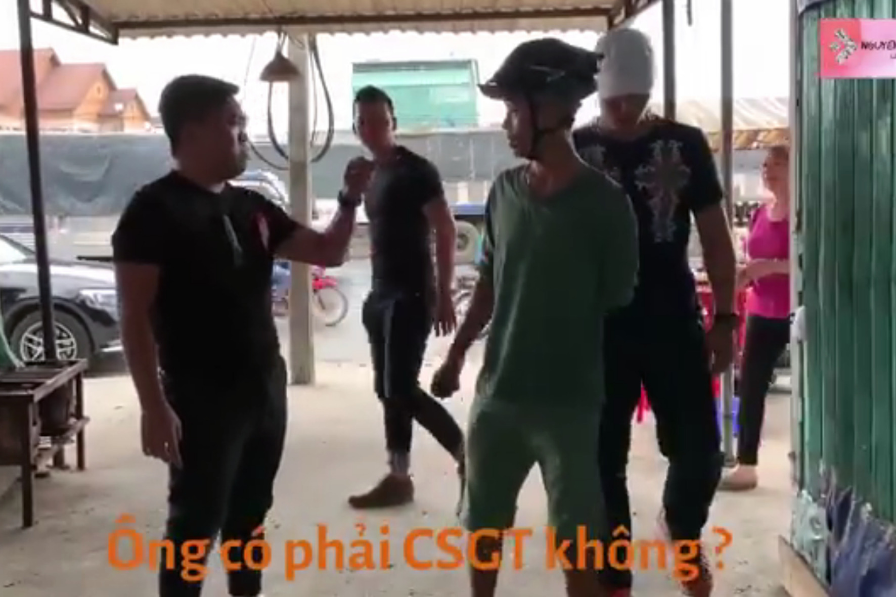 Công an khẳng định thanh niên ghi hình người vi phạm không phải CSGT - Ảnh 1. Công an khẳng định thanh niên ghi hình người vi phạm không phải CSGT - Ảnh 1.