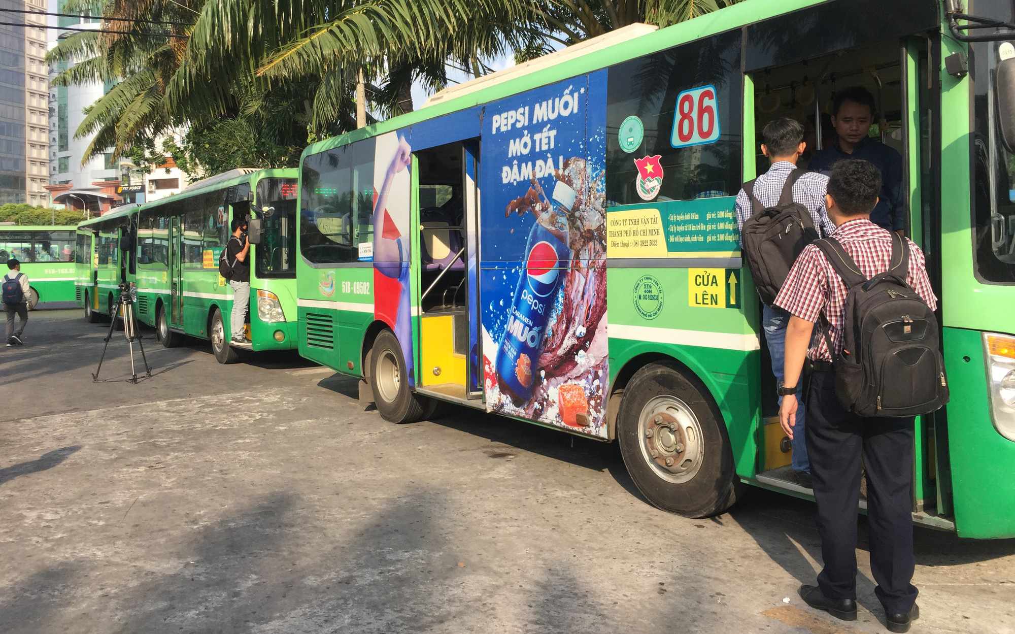 Người già đi xe buýt miễn phí tố bị phân biệt đối xử, trung tâm quản lý giao thông nói gì?- Ảnh 3. Những ai được miễn vé xe buýt tại TP.HCM?
