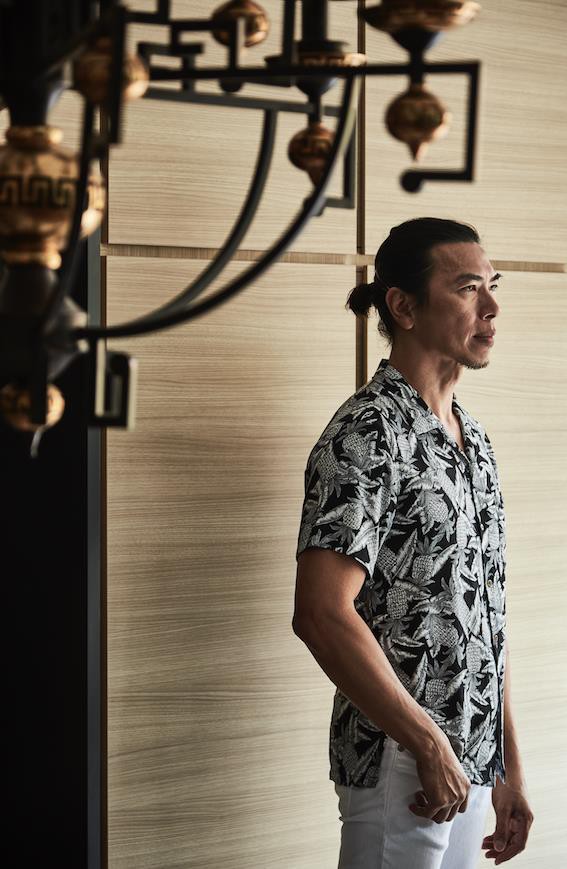 Hương vị Đông - Tây hòa quyện trong không gian sống của nhà thiết kế nội thất đa tài - Ảnh 1. Hương vị Đông - Tây hòa quyện trong không gian sống của nhà thiết kế nội thất đa tài - Ảnh 1.