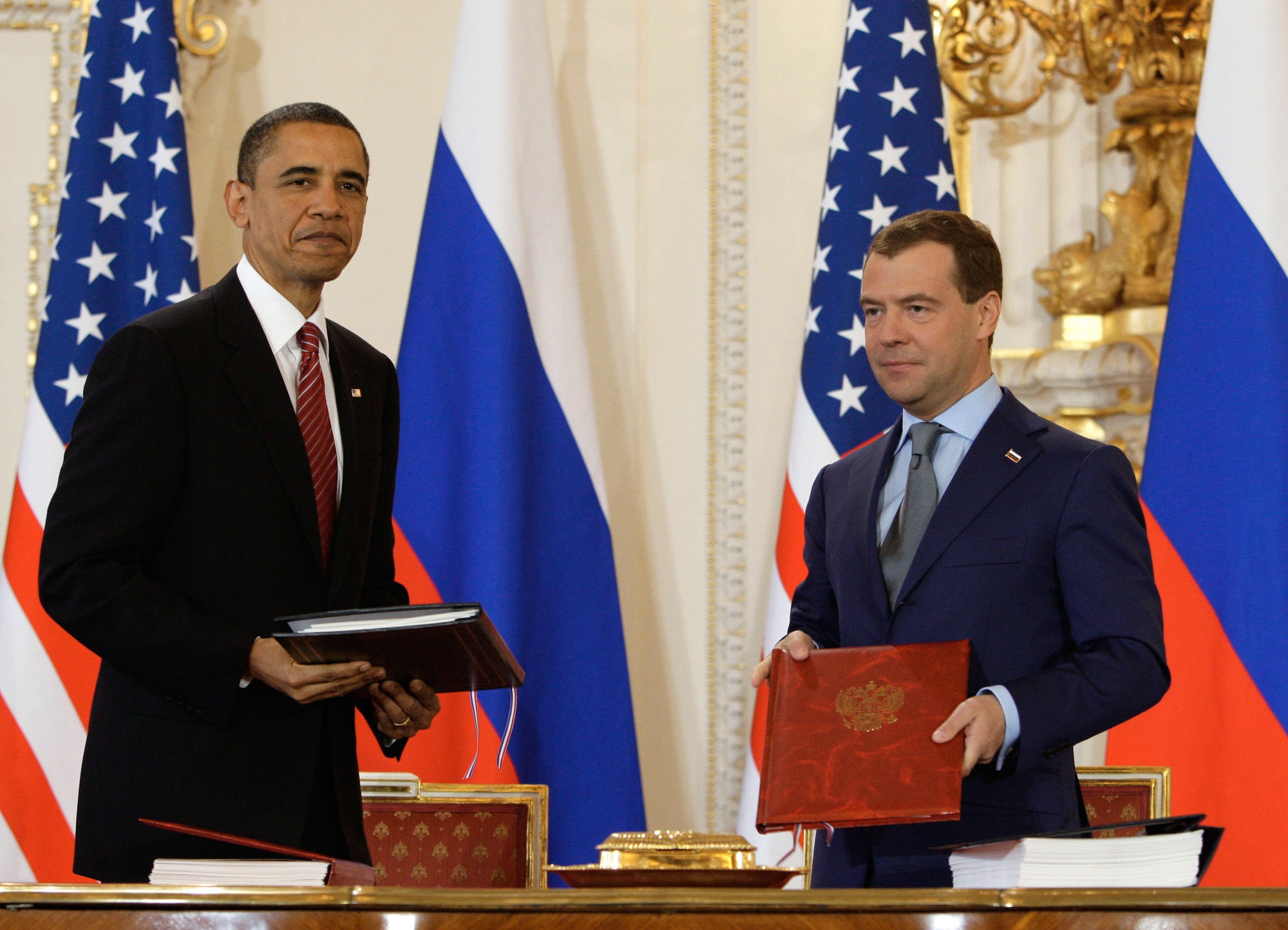 Прага подписание договора снв 3. Обама Медведев СНВ-3. Обама и Медведев подписали СНВ 3.