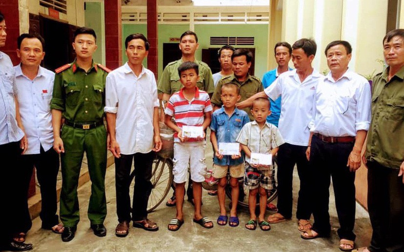 Công an điều tra vụ cháu bé 4 tuổi bị đối tượng lạ mặt 'bắt cóc' ở trường mầm non - Ảnh 2.